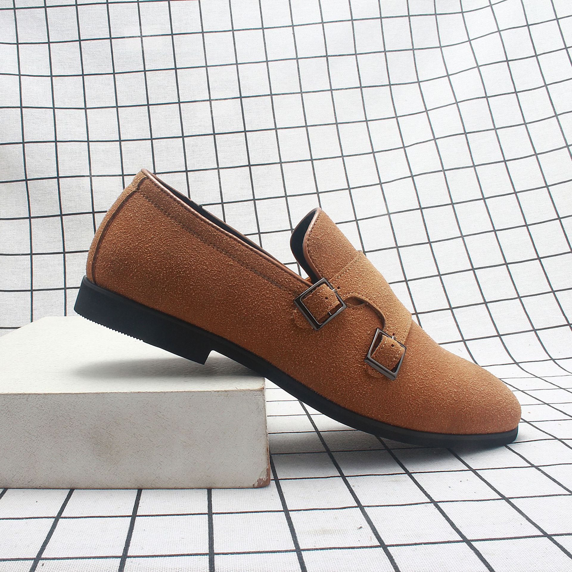 ��ʿ�羳�����ͷƤЬʱ��ĥɰ�������ƤЬһ�ŵŶ���Ь2236