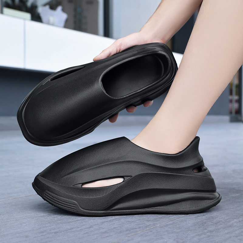 Zapatos con agujeros para hombre verano 2025 nuevo estilo de uso exterior, pisa mierda, sandalias de playa de suela blanda, sandalias de hombre de suela gruesa