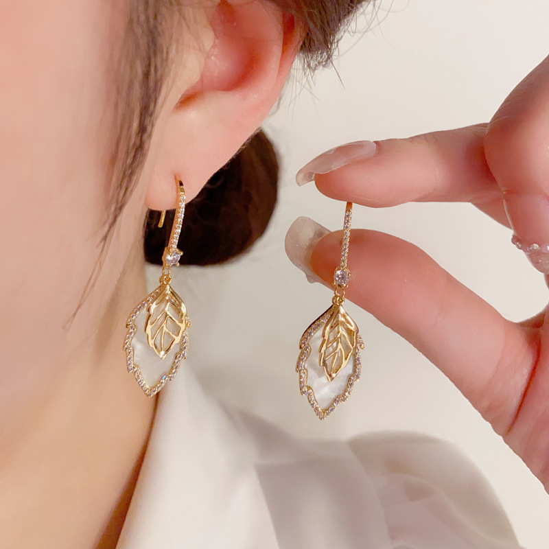 Korean Edition Dongdaemun fashion Simplicity Diamond shell double-deck leaf ear hook personality Light extravagance Sense of design Earrings Earrings