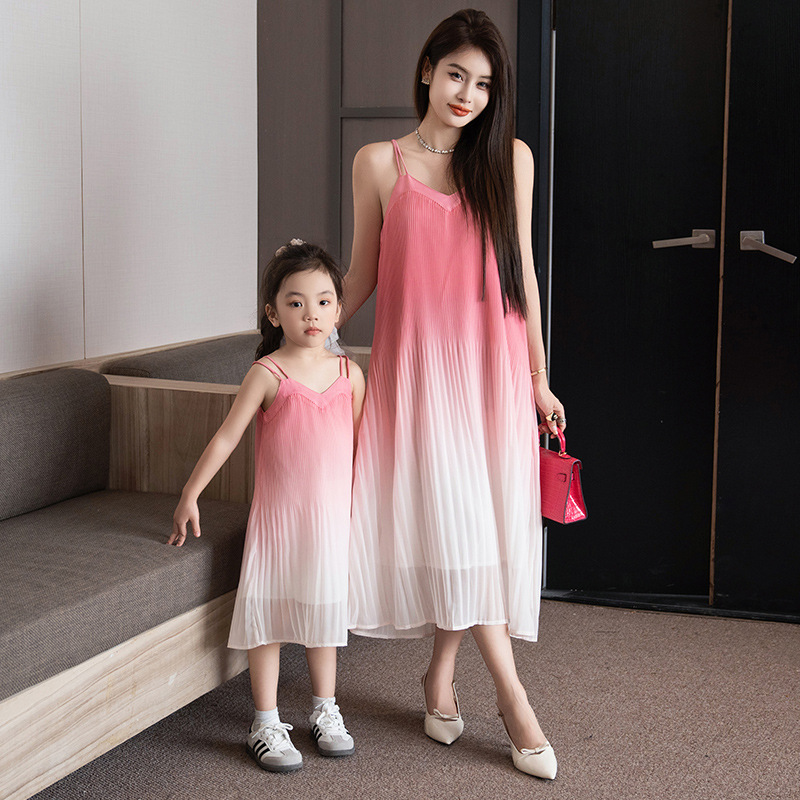 그라데이션 핑크 서스펜더 스커트