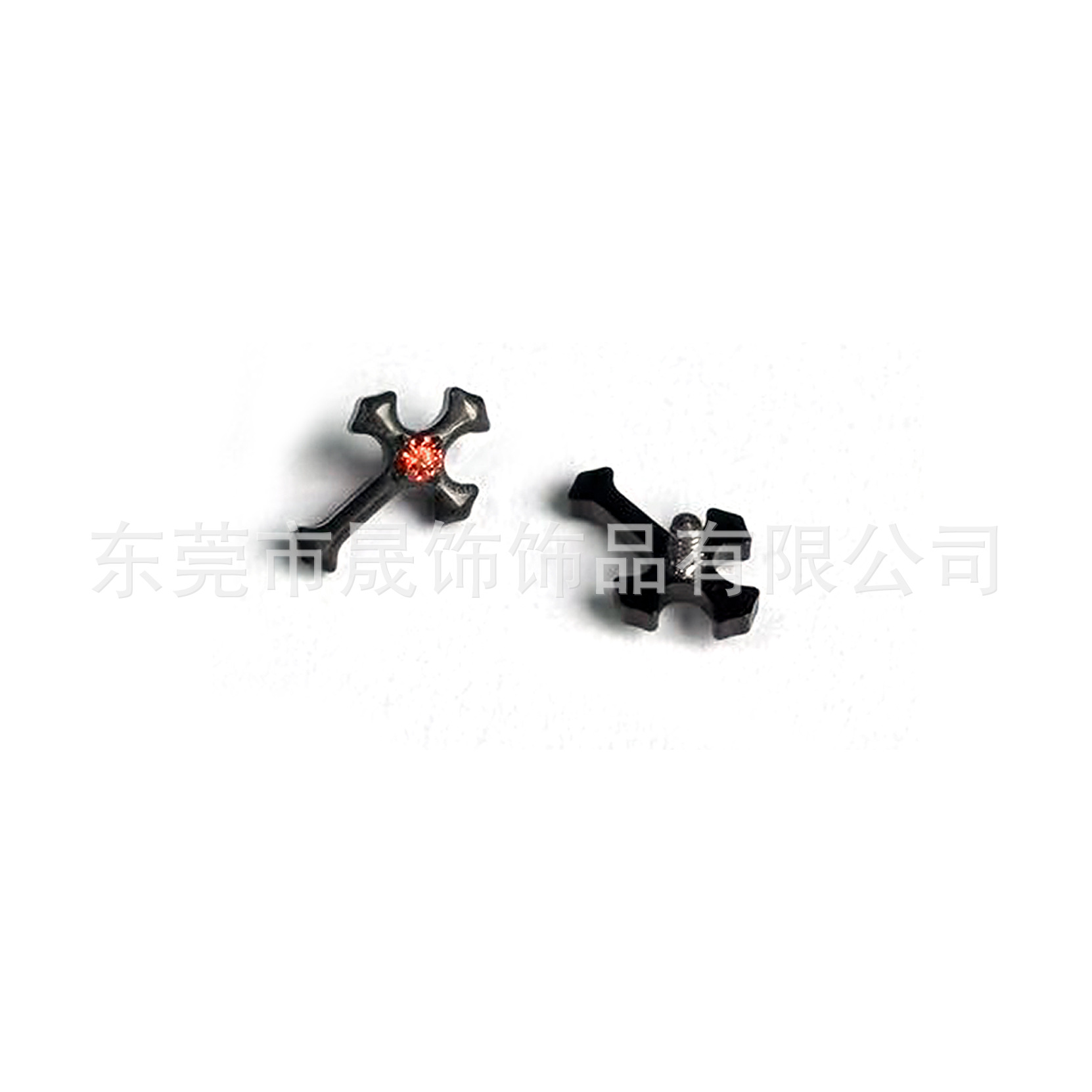 F136 Titanium Ear Stud 朋克 Black Cross Studded Cubic Zirconia Helix Cartilage Stud G23 Implant Grade Titanium 人体 Piercing Jewelry