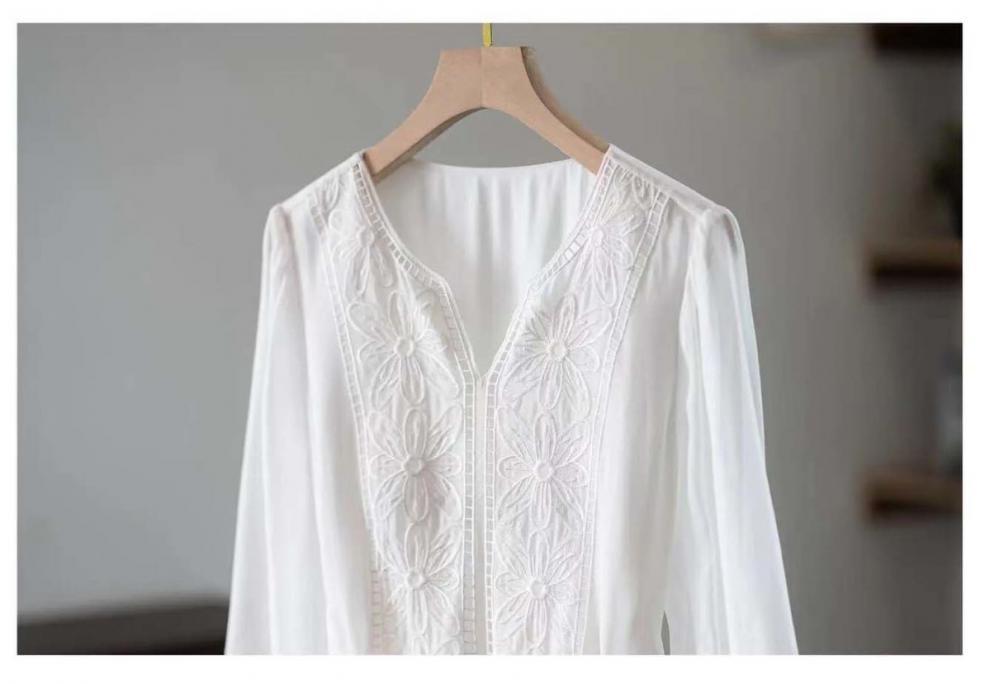 Elegant White Embroidered Chiffon Dress Loose Holiday Long Skirt V-neck Polyester Fabric A-line Silhouette New Style display picture 2