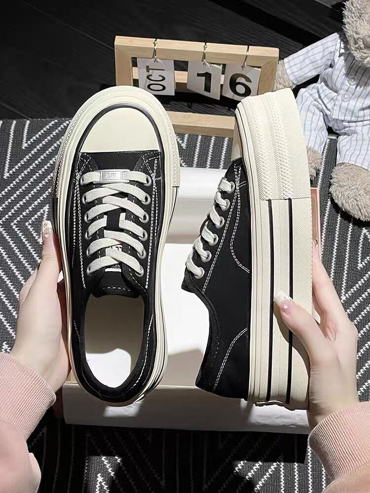Chaussures en toile américaine pour femmes, semelles épaisses, augmentation de la hauteur, nouvelles chaussures blanches printemps 2024, chaussures de planche décontractées de style universitaire_voghion.com