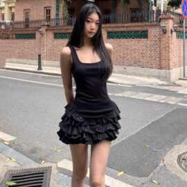 粗肩带法式气质掐腰白色方领背心连衣裙子女春夏高级感蛋糕短裙