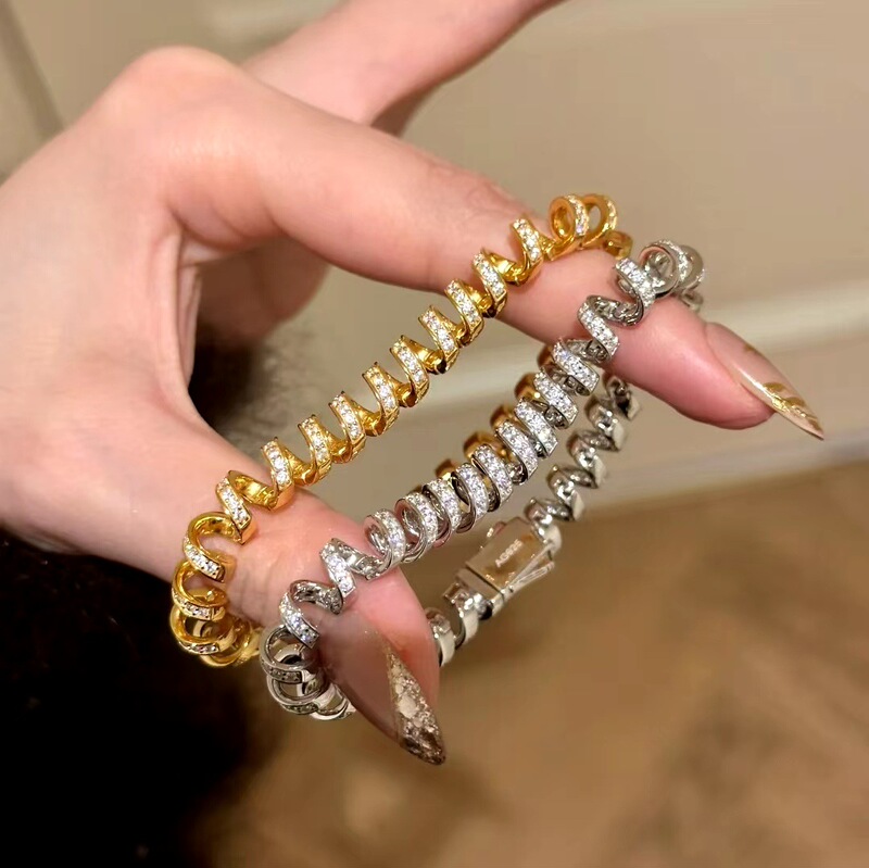 Xiaohongshu Wei Xue's Same Style Telephone Wire Bracelet, Full of Diamonds, Light Luxury Telephone Wire Wrap Bracelet, Fashionable and High-End for Socialites Xiaohongshu Wei Xue's Same Style Telephone Wire Bracelet, Full of Diamonds, Light Luxury Telephone Wire Wrap Bracelet, Fashionable and High-End for Socialites