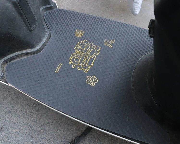 Suitable for Yadea Aima electric vehicle foot mats, electric scooter foot pads, motorcycle foot pads, and small scooter foot mats