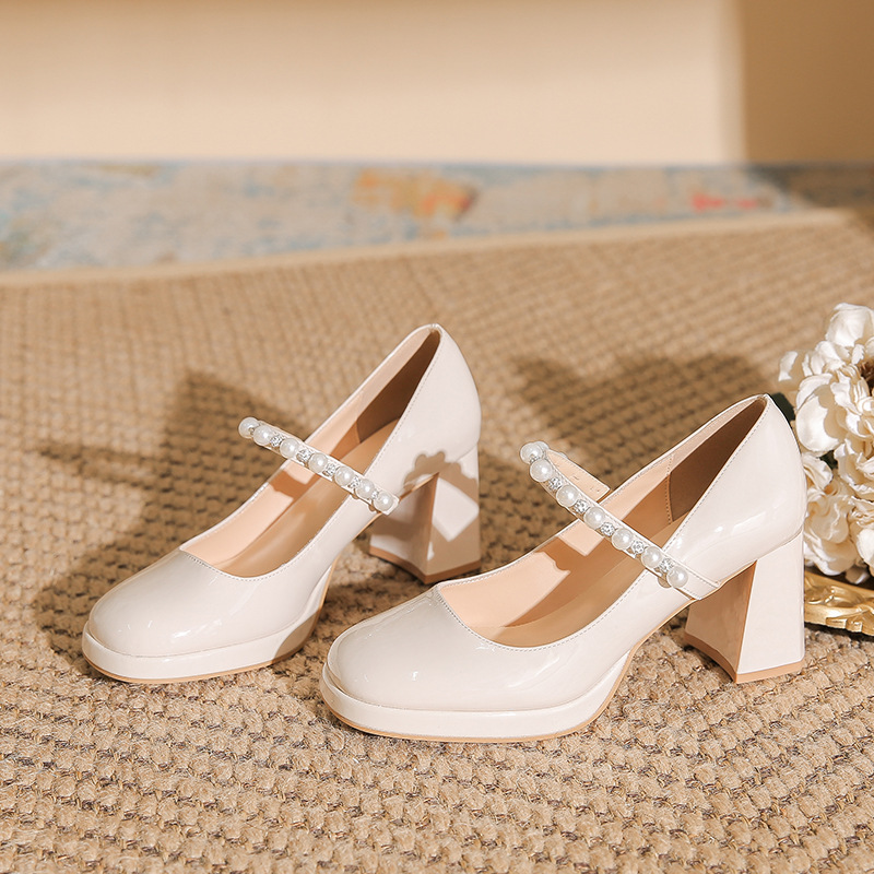 2026 Off-White Autumn and Winter New Square-Toe Patent Leather High-Heeled Shoes for Women with Chunky Heels, Mary Jane Style, Waterproof Platform, Thick Sole 2026 Off-White Autumn and Winter New Square-Toe Patent Leather High-Heeled Shoes for Women with Chunky Heels, Mary Jane Style, Waterproof Platform, Thick Sole
