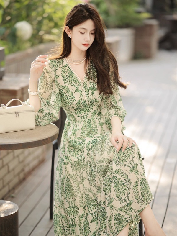大裙摆春秋约会休闲法式复古绿色碎花连衣裙夏季新款收腰V领长裙|undefined