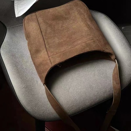 Niche high-end imitation suede tote bag 2024 winter new commuter bag versatile adjustable shoulder crossbody bag