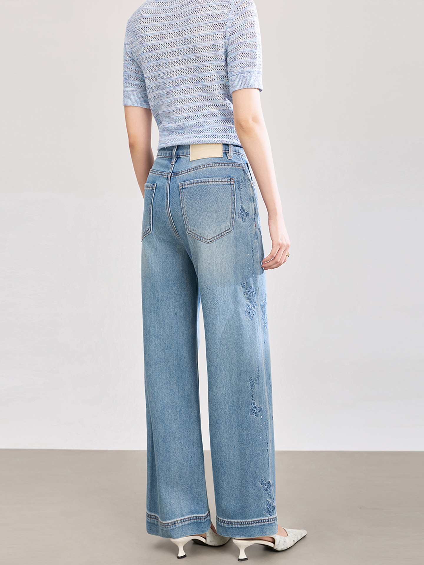 Quần jean nữ ống rộng chất liệu cotton phối lụa, thêu bướm đính kim cương — xanh lam