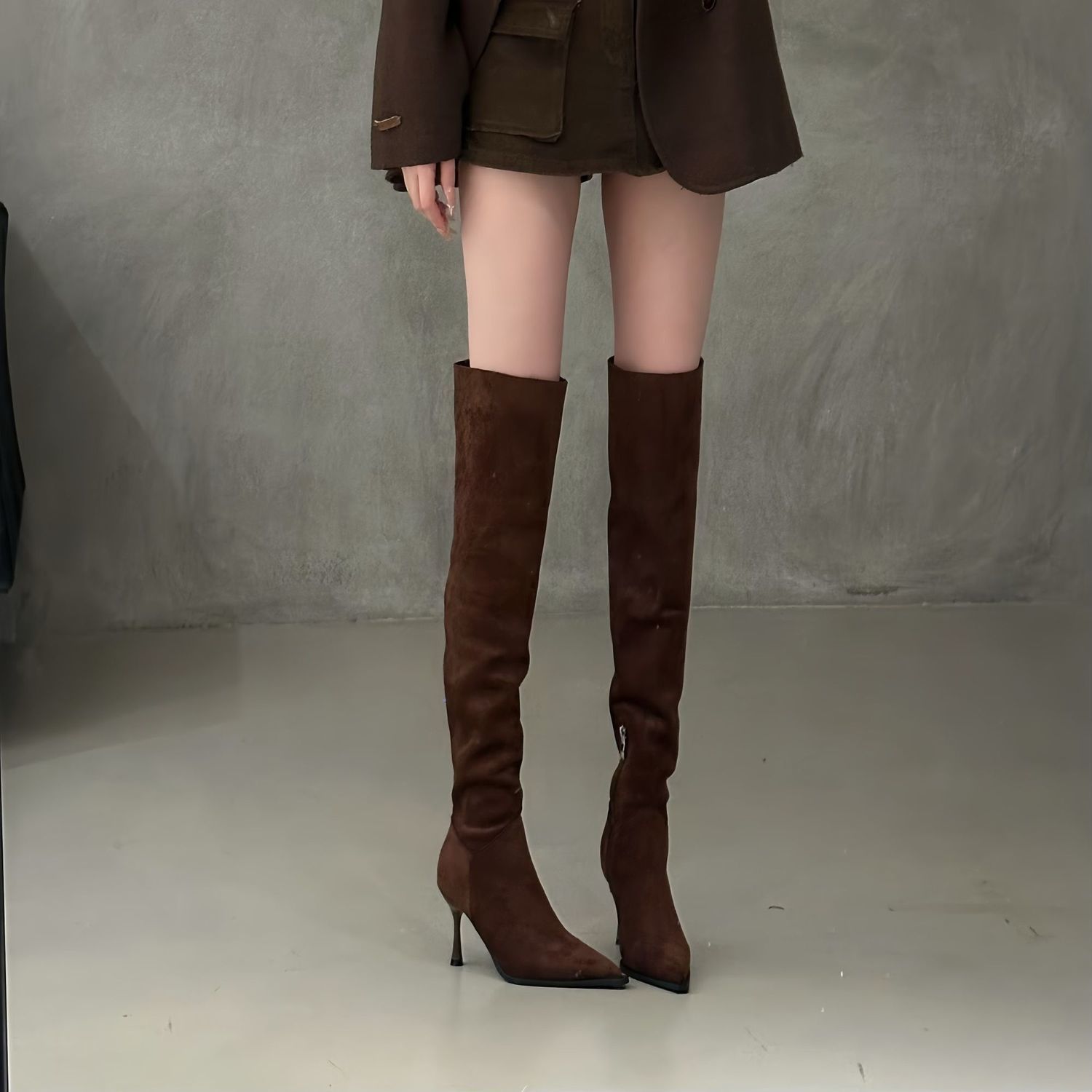 2025秋冬新款性感高跟过膝靴女尖头细跟英伦风名媛配大衣绒面长靴