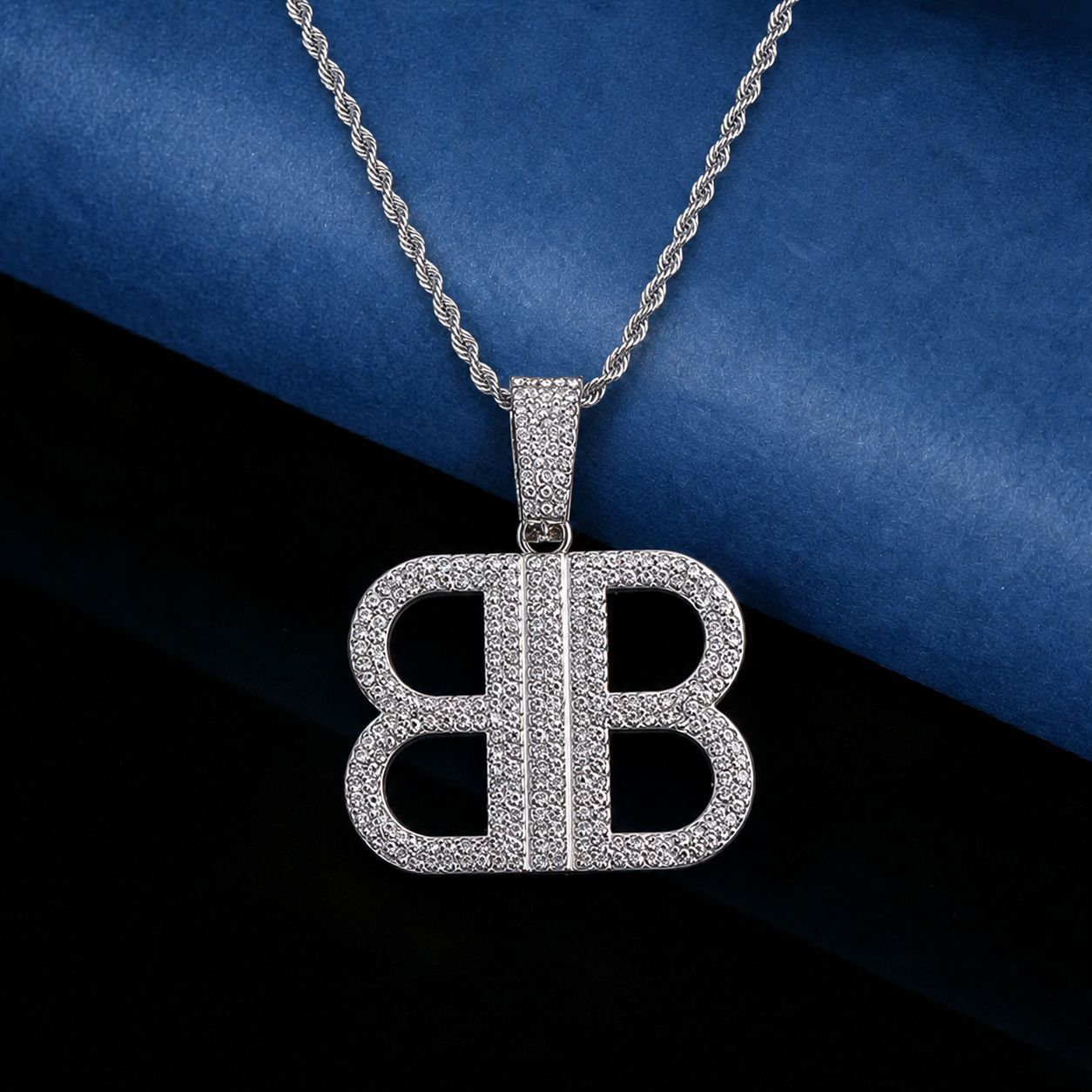 Bajia clásico collar de explosión Bajia B letras retro collar de aleación de alta calidad de material de diamante directo de fábrica