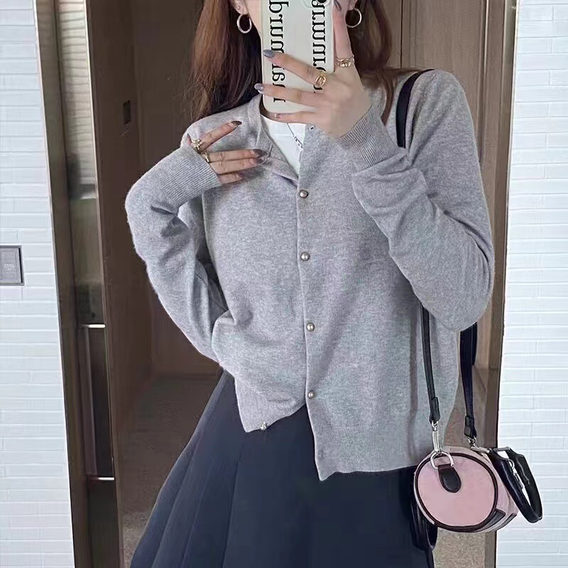 Korean crew neck temperament crew neck sweater cardigan women's 24 years early autumn sweater coat stacked thin Joker top Korean crew neck temperament crew neck sweater cardigan women's 24 years early autumn sweater coat stacked thin Joker top