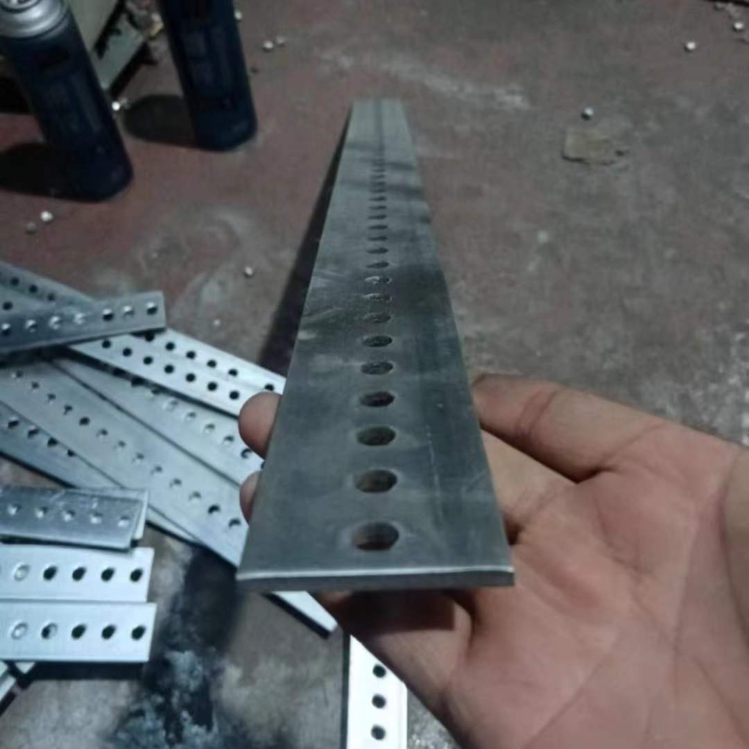 铁条固定条直条连接片有带孔镀锌扁长条钢条冲孔凳子加固铁片角铁