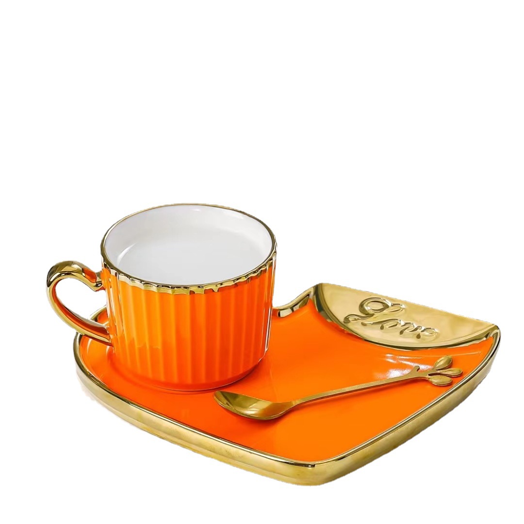 Taza de té de la tarde chapado en oro creativo y taza de platillo simple taza de café personalizada para el hogar con el regalo de la mano Taza de cerámica para beber