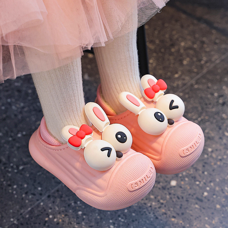 2025 nuevos zapatos de tacones de algodón para niños de invierno para niños y niñas con cubierta de algodón impermeable de lana para niños pequeños y medianos zapatillas de algodón para niños