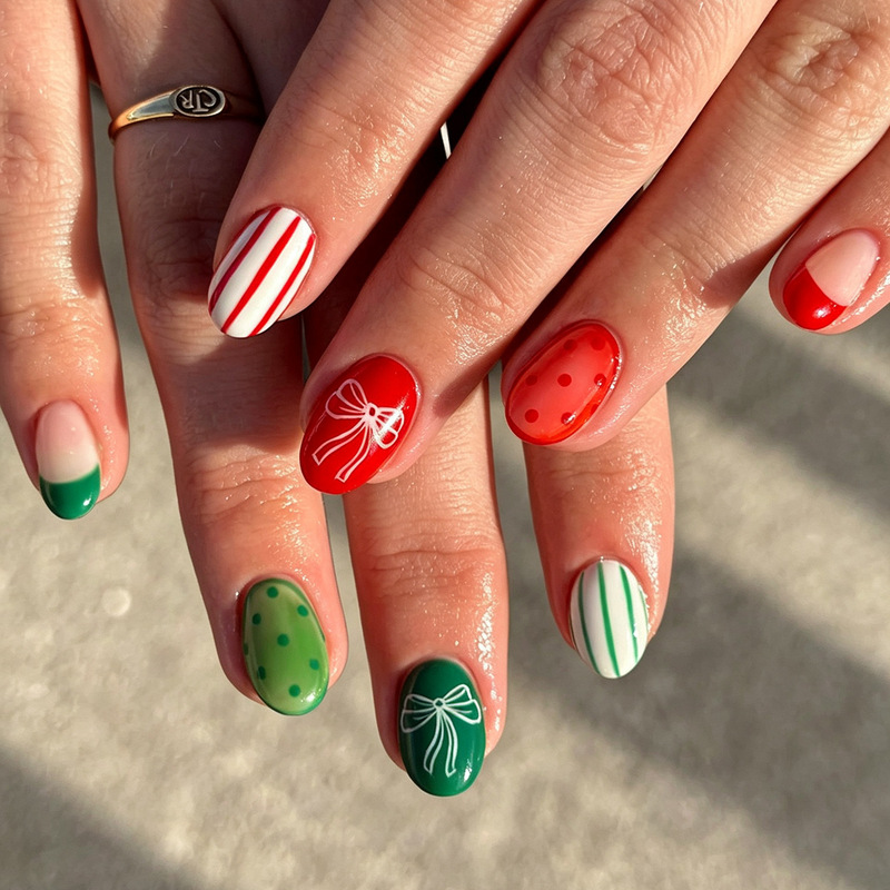 24pcs Short Almond Shaped Christmas Wearable Nail Red Green Line Polka Dot Bowknot Design Patch Fake Nails 24pcs Short Almond Shaped Christmas Wearable Nail Red Green Line Polka Dot Bowknot Design Patch Fake Nails