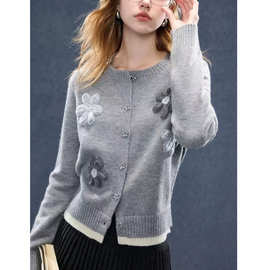 【新品】3彩2025秋季新款手工花朵开衫针织衫圆领毛衫上衣女