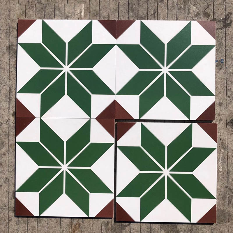 짙은 녹색 단풍잎