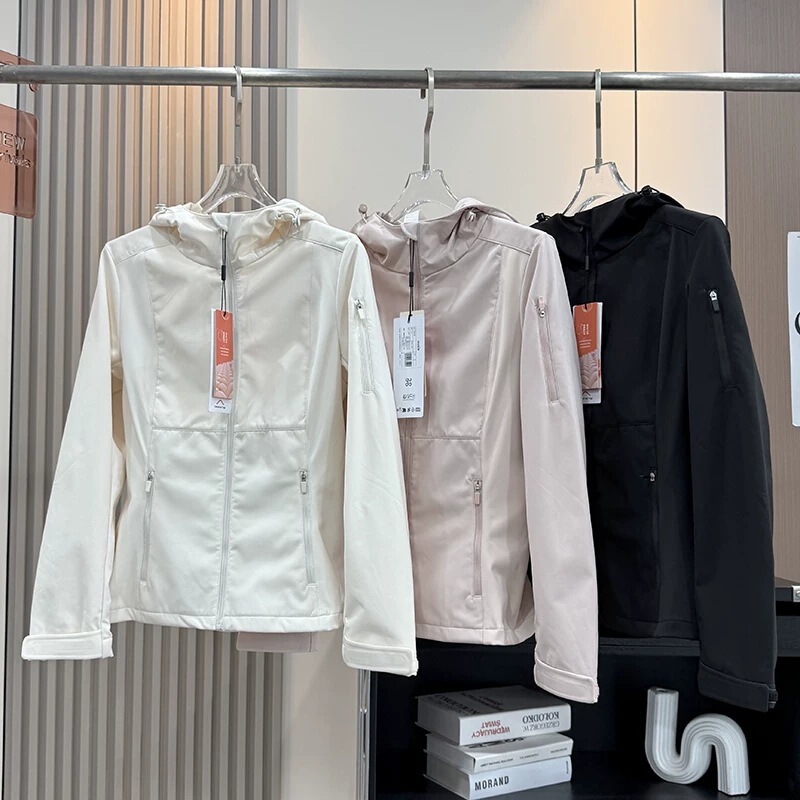 L*U Series Cabinet 699 Outdoor Windproof and Water-Repellent Slim-Fit Softshell Thin Fleece Warm Hooded Sports Jacket for Women