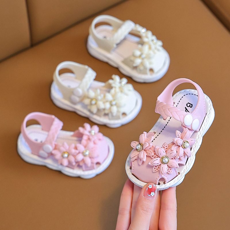 Children's Closed-Toe Sandals, New Cute Style for Baby Girls, Infants Aged 0-3, Indoor and Outdoor Soft-Soled Toddler Shoes