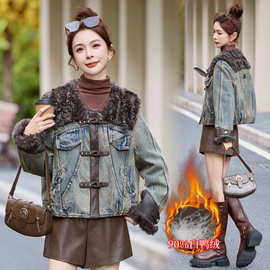 2025冬装新款牛仔拼接PU皮羽绒服女士高定潮流仿毛90%白鸭绒外套