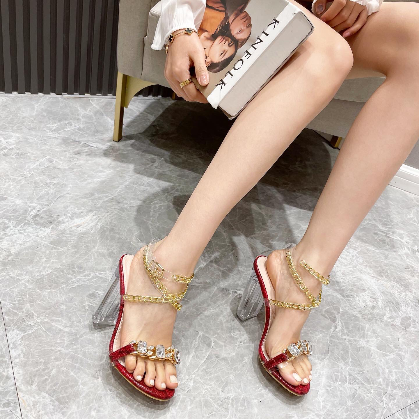 Neue Damenschuhe Kristall Dicke Ferse Metallkette Strass High Heel Sandalen display picture 2