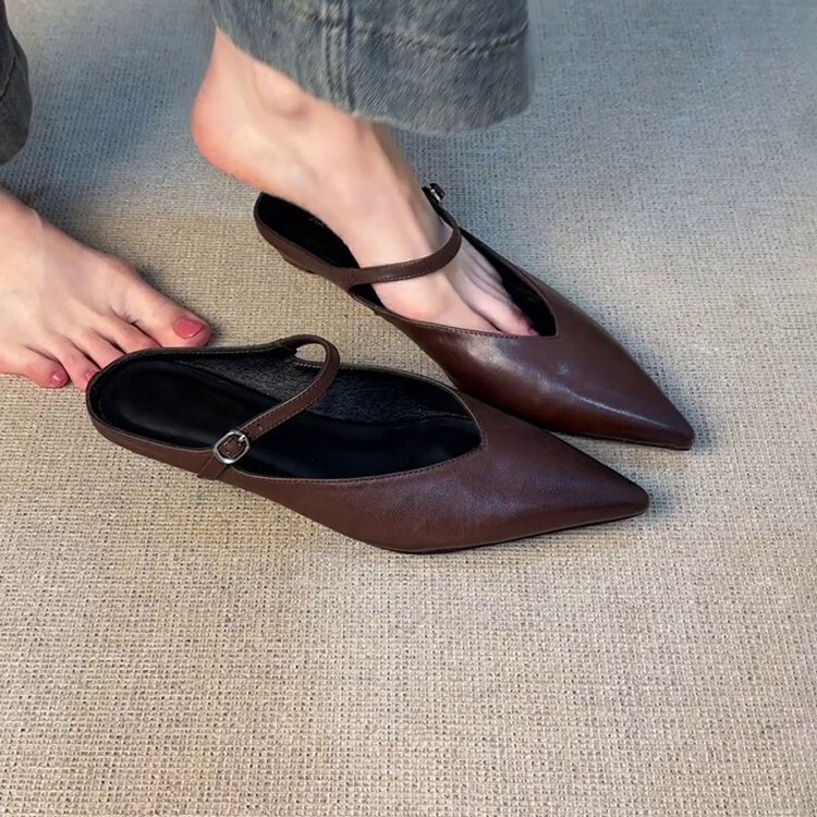 Sheepskin Version~New Style Pointed-Toe Thick-Soled Mules with a Closed Front, French Retro Style, Fashionable Shallow-Mouth Mules with a Single Buckle Strap