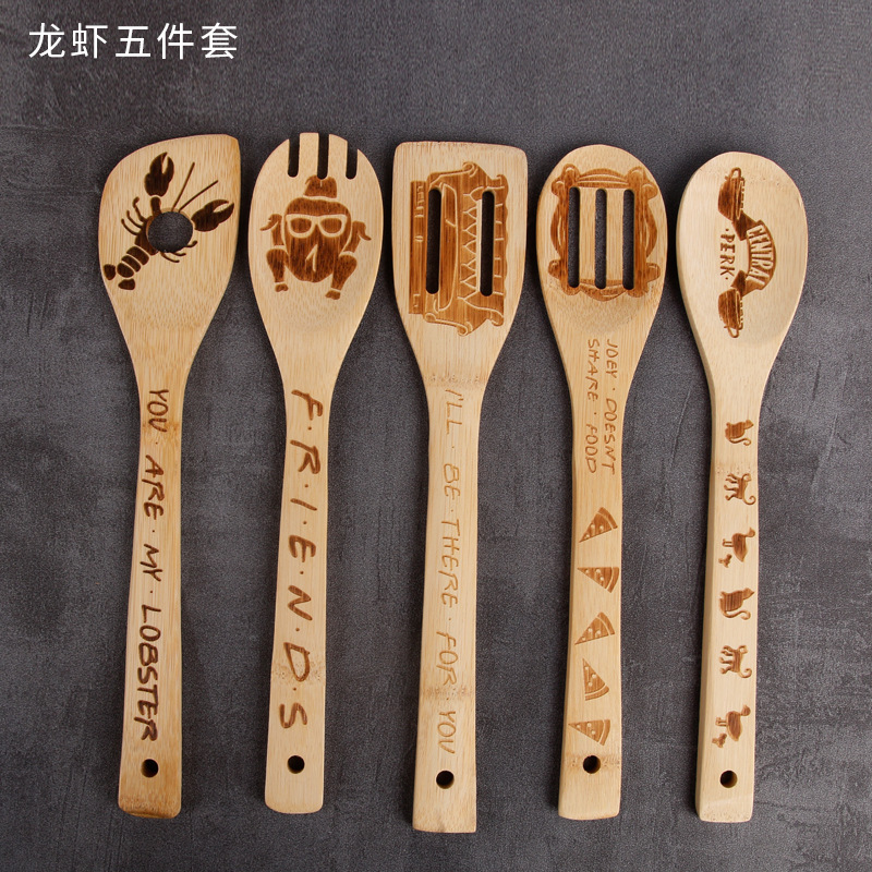 Espátula de cocina de bambú patrón de talla creativa pala espátula de cocina fabricante de seis piezas en stock