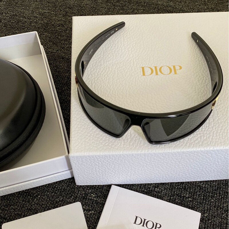 D family dijia 25 years spring and summer new CD letter hairband sunglasses two-in-one star with a mirror dual-purpose hair accessories D family dijia 25 years spring and summer new CD letter hairband sunglasses two-in-one star with a mirror dual-purpose hair accessories