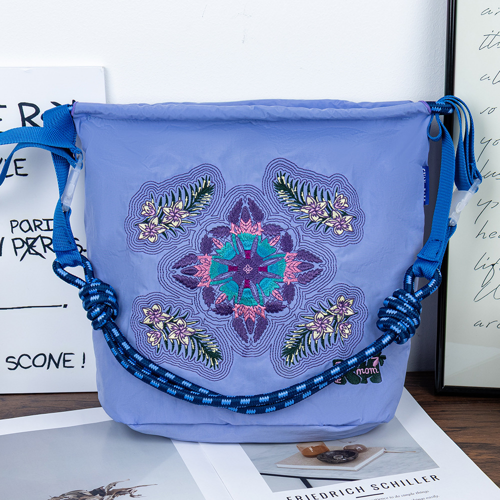 [ジッパーバケットバッグ]新しい調節可能なファッショナブルな刺繍ショッピングバッグ、多用途、軽量、ポータブルショルダークロスボディバッグ、トレンディ