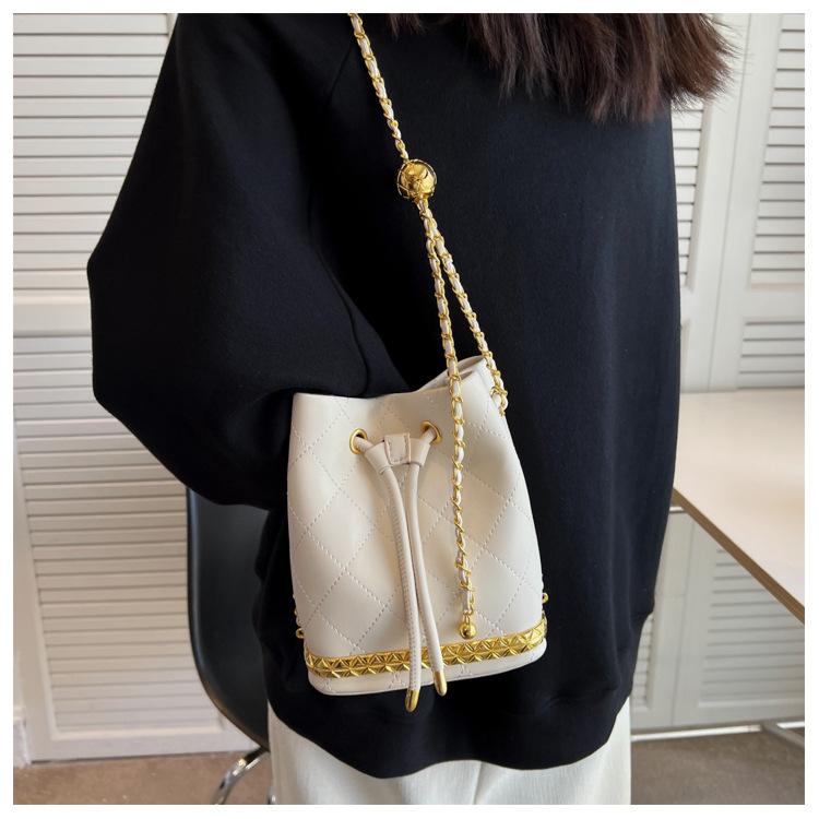 Women's Fashion Classic Style Solid Color Soft Surface Bucket Type String Shoulder Bag Bucket Bag Pu Leather Shoulder Bags display picture 5