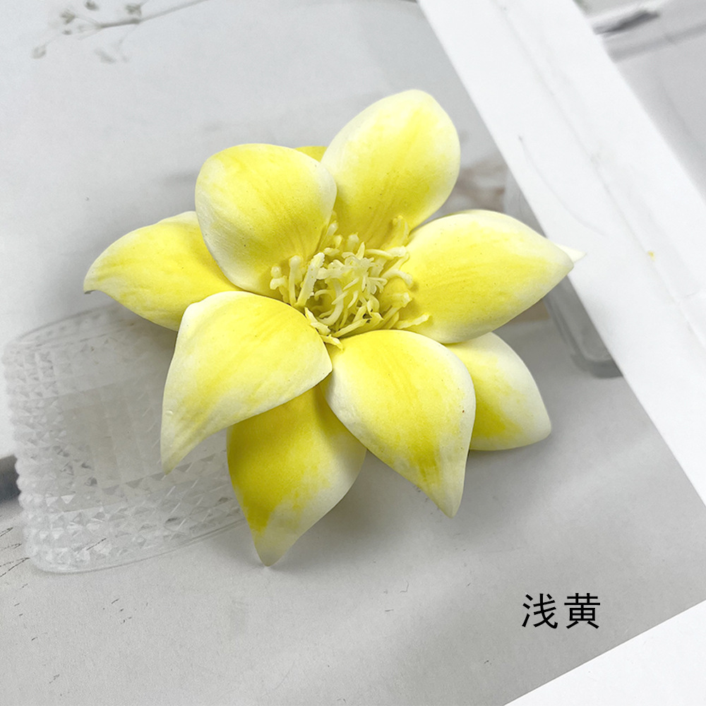 Simulación de flores eva mano