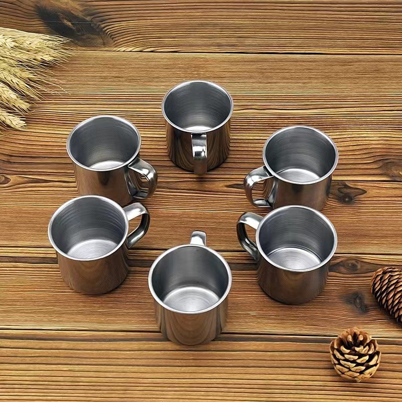 Engrosar la taza de agua de acero inoxidable, la taza universal del jardín de infantes, la taza resistente a la caída, la taza pequeña para niños con mango y la taza pequeña