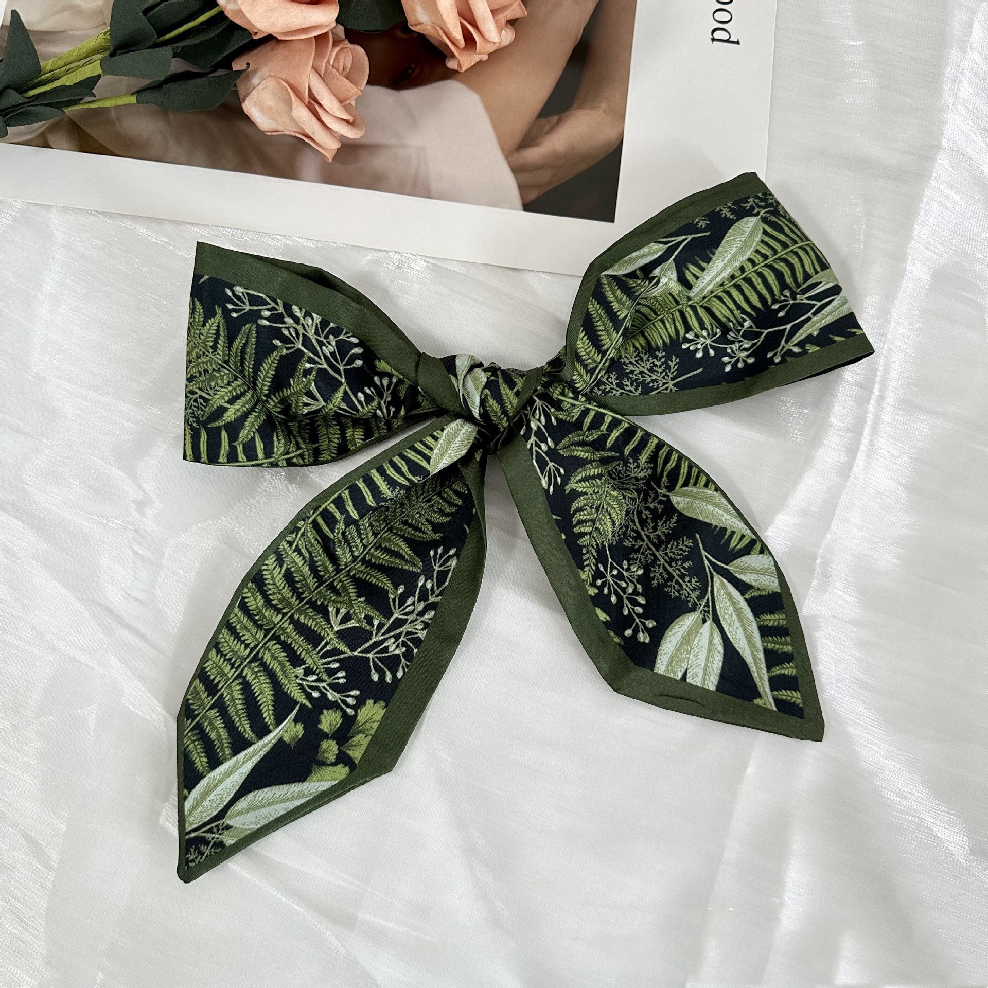 Hojas de color verde brillante* (90*7)