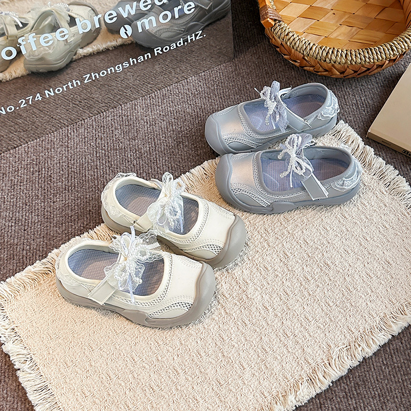 Sandálias de arco para niñas 2026 verano nuevo estilo de niños princesa de viento suave anti-deslizante zapatos de playa huecos zapatos de Lefour