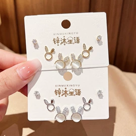 耳钉;耳环;耳坠