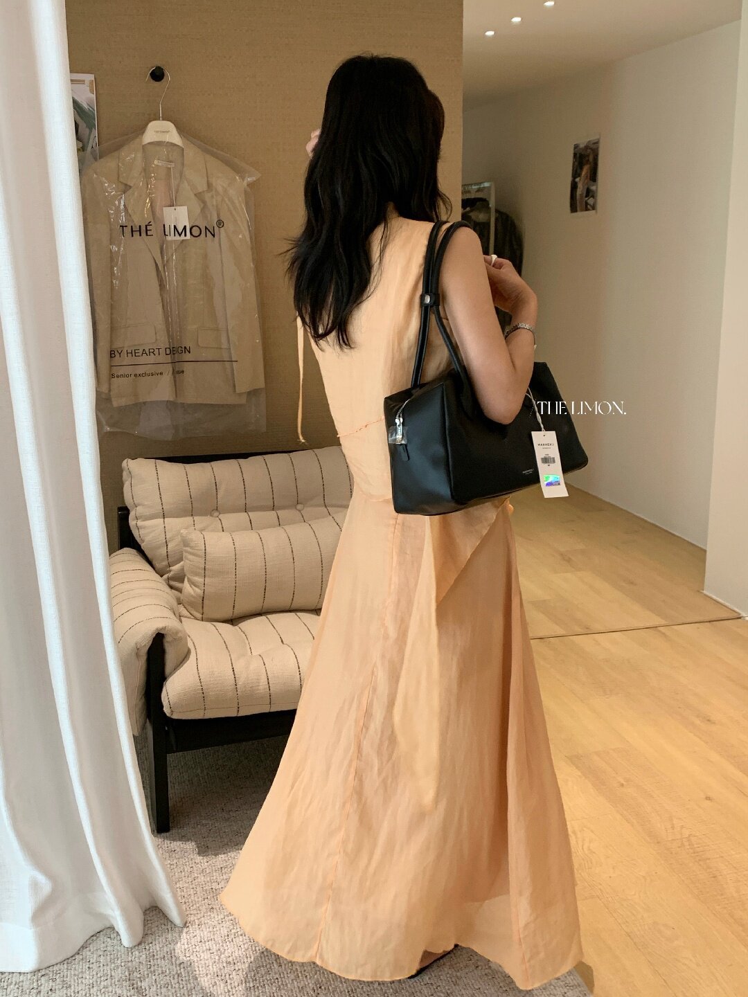 Bộ áo hai dây kết hợp chân váy midi nữ tính chất tơ tằm phong cách Hàn Quốc — màu cam, màu mơ chi tiết 30