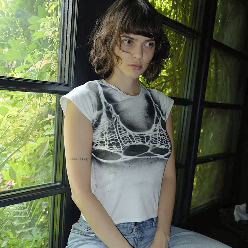Q24TP029 European and American cross-border 2024 summer new black and white contrast printing niche design short top for women