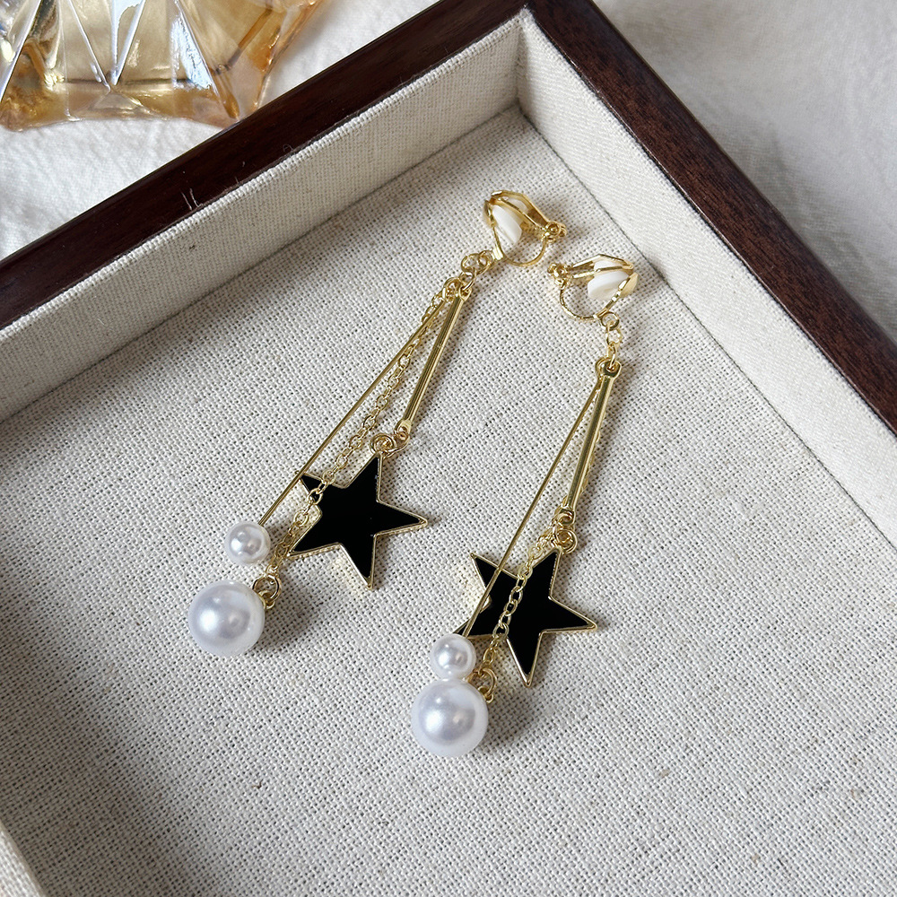 Versión coreana del temperamento de camelia, sin orejas perforadas, pinza para la oreja, flor de perla, tablero de ajedrez, pinza para la oreja triangular con diamantes, pendientes de nicho para mujeres