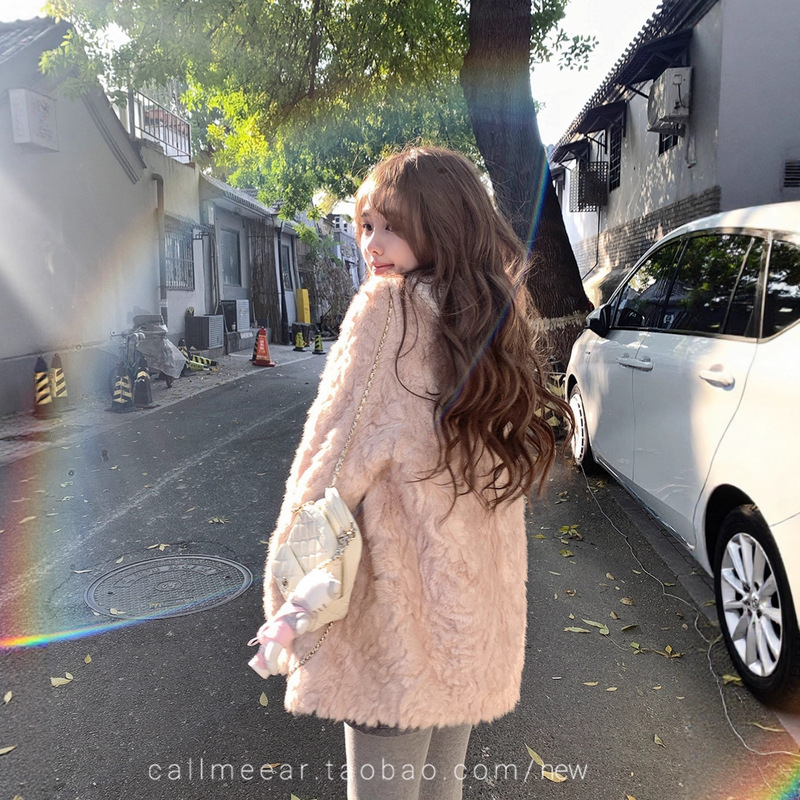 2026 New Style Pink Lamb Wool Coat for Women, Korean Style Mid-Length, Elegant Fur-Integrated, Super Stylish Plush Coat