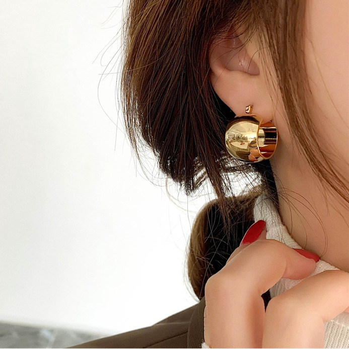 Widening Ring Ear Buckle Style Glossy Individual Metallic Simple Earrings display picture 2