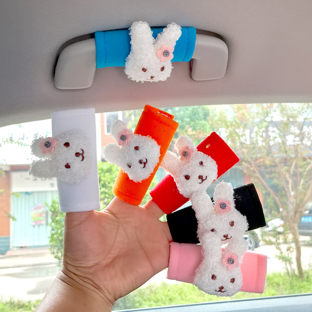 Manuela de automóvil de dibujos animados de peluche pequeño sin hombre y mujer cubierta de manija de puerta interior guante de techo