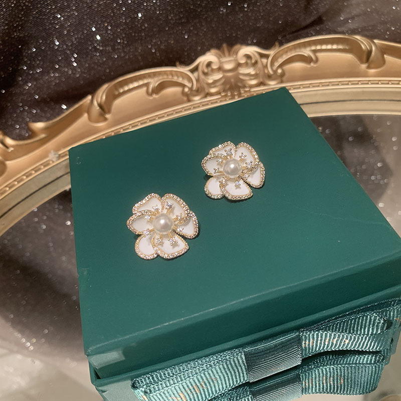 Housewarming, Anniversary, Business, Wedding, Travel, Birthday Occasion Fashion White Flower Copper Zircon Stud Earrings