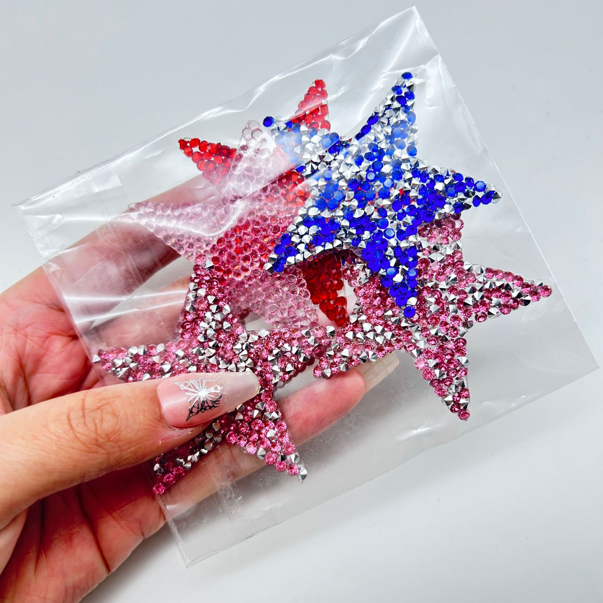 Spot Resina de pelo rápido Accesorios de ropa de estrella de cinco puntas Diamante en caliente Etiqueta de cristal Adhesivo de joyería Adhesivo de pedrería Adhesivo diamante autoadhesivo