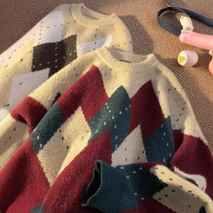 American Retro Diamond-Patterned Christmas Sweater for Men, Winter Trendy Brand, High-End Lazy Knitwear, Loose-Fitting Couple's Top American Retro Diamond-Patterned Christmas Sweater for Men, Winter Trendy Brand, High-End Lazy Knitwear, Loose-Fitting Couple's Top