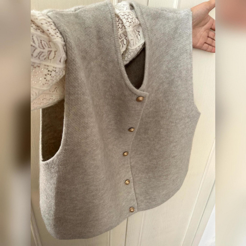 单排扣针织马甲慵懒风背心女春秋叠穿外搭坎肩毛衣miu系上衣