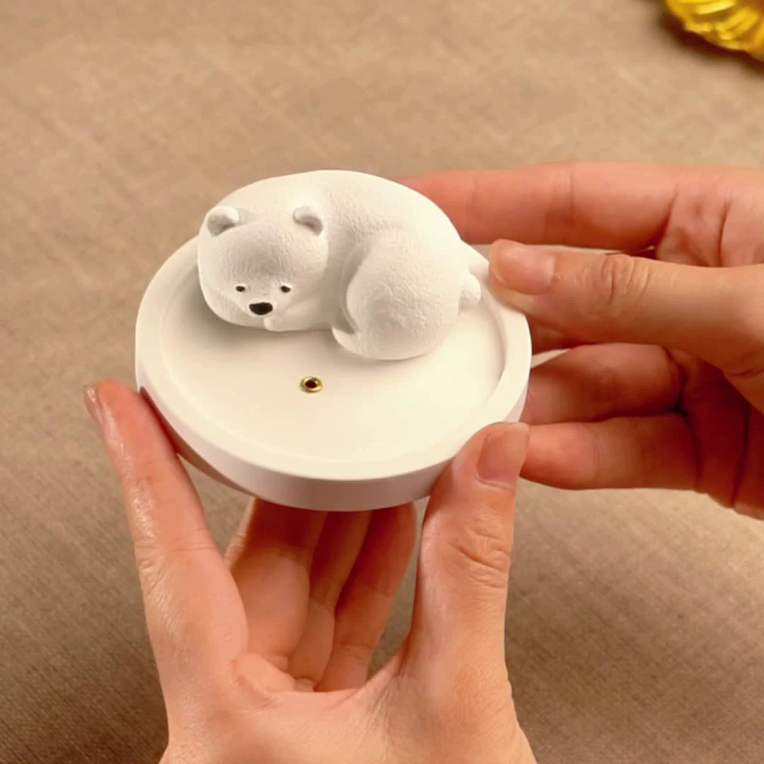 Polar bear little bear white bear gypsum incense plug in incense agarwood sandalwood incense plate incense powder incense device aromatherapy