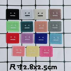 漫画の正方形の笑顔のロボットの頭の刺繍のパッチの布は靴の帽子の服のdiyのパッチの装飾の花を貼ります。