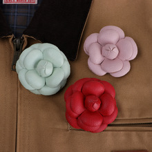 小香风山茶花皮花玫瑰花朵胸针小众设计高档精致高端时尚别针配饰